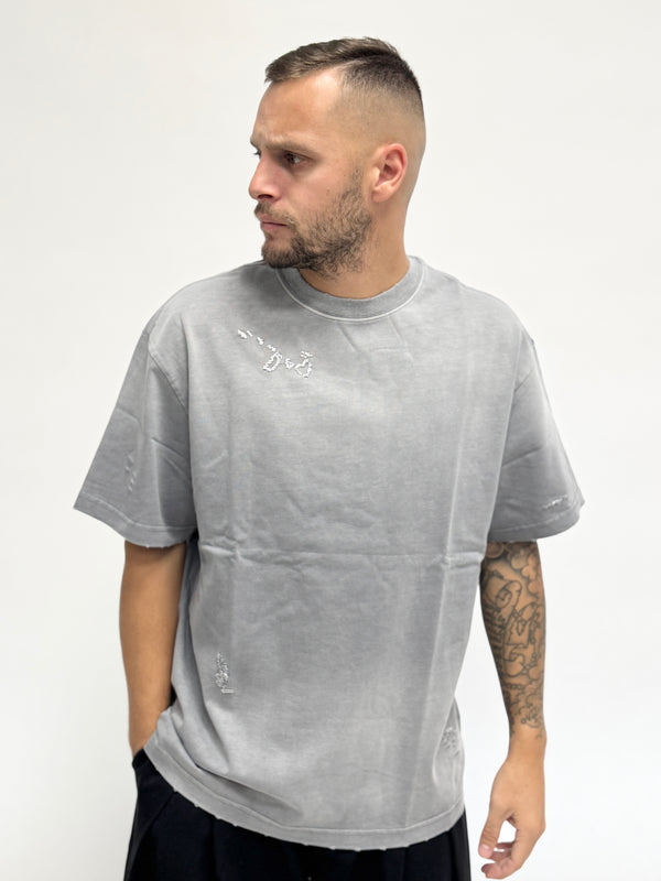 T-shirt rotturine e ricamo grigia