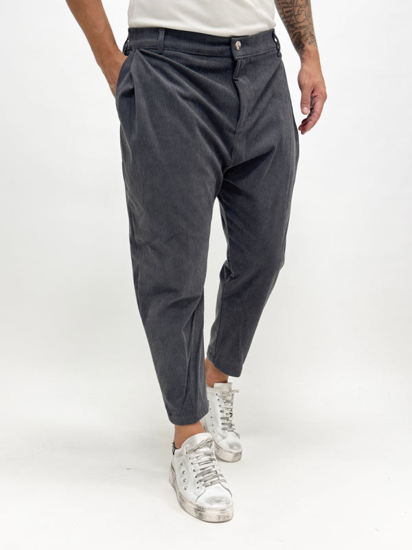 Pantalone MADRID con pinces VELLUTO piombo