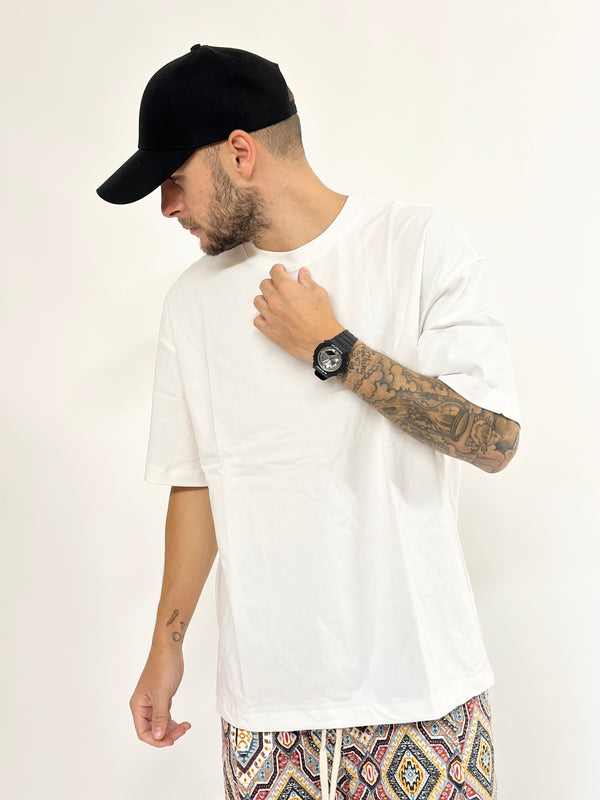 T-shirt J.W over spalla scesa bianca