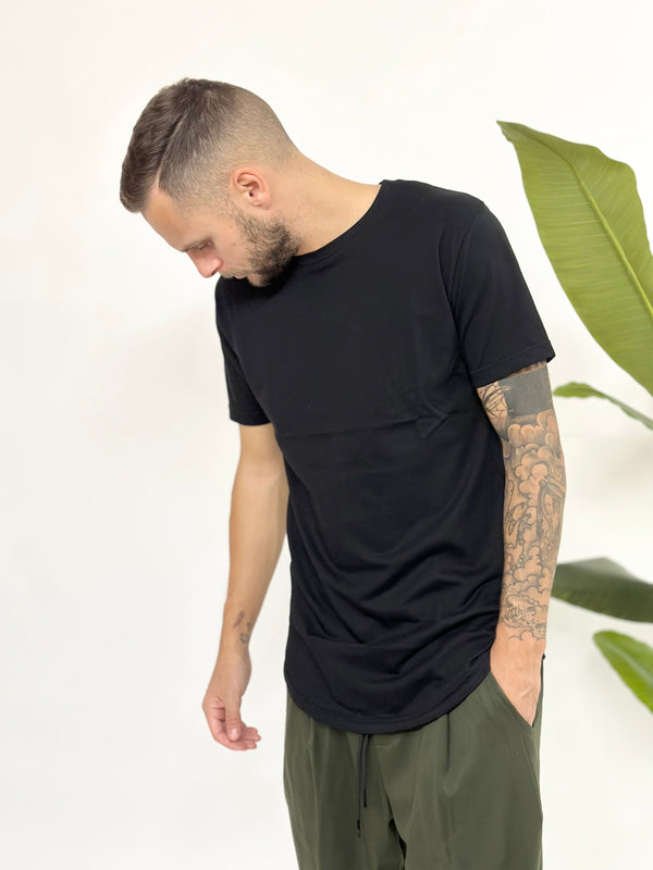 T-shirt A.D stondata basica nera