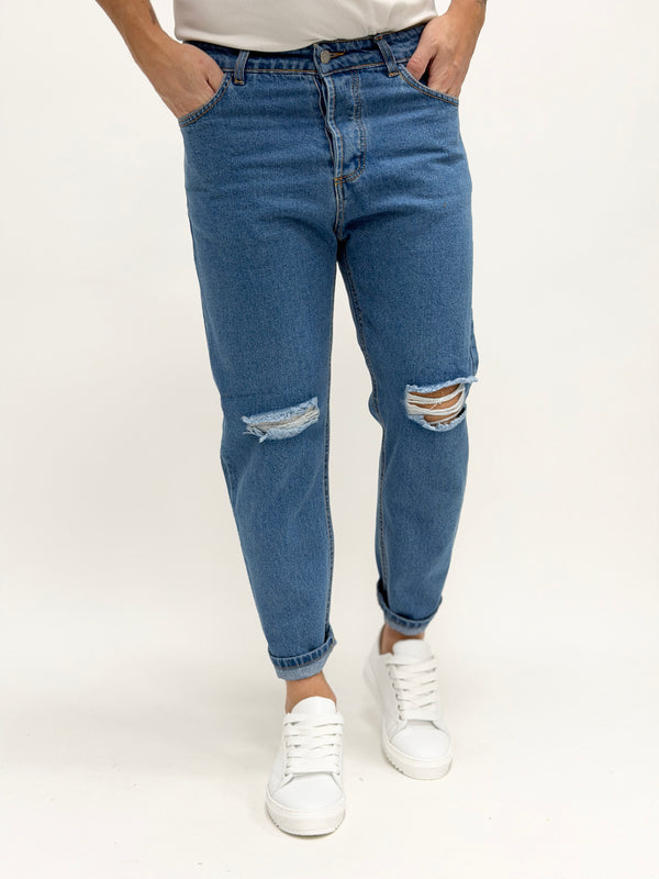 Jeans CH carrot fit intermedio rottura ginocchio