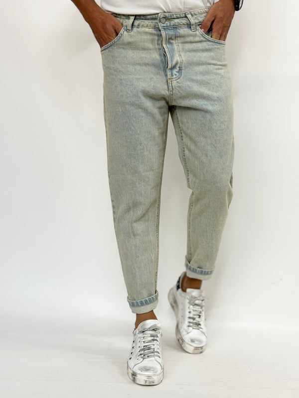 Jeans carrot fit sabbiato pulito