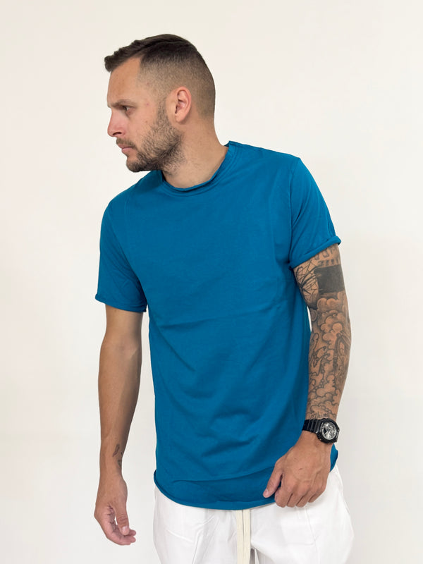 T-shirt J.W stondata taglio vivo ottanio