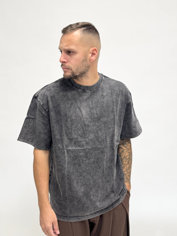 T-shirt basic slavata nera