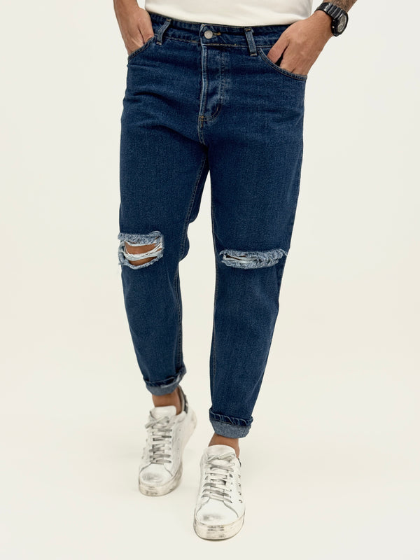 Jeans carrot fit scuro rottura ginocchio