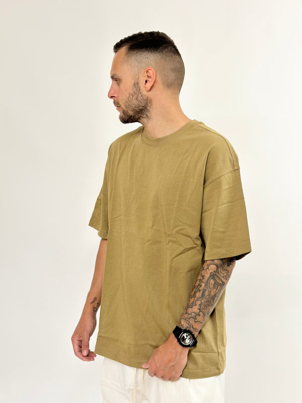 T-shirt J.W over spalla scesa khaki