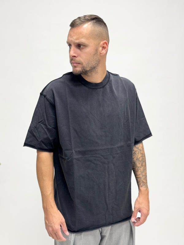 T-shirt basic taglio vivo nera